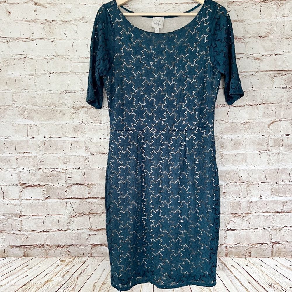 Julienne W lace sheath dress stretch fitted
